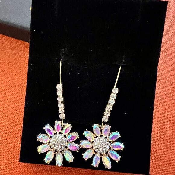 🌺 Betsey Johnson stunning crystal flower dangle earrings 🌺 - Picture 6 of 6